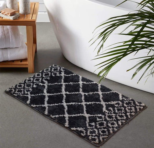 black bathmat