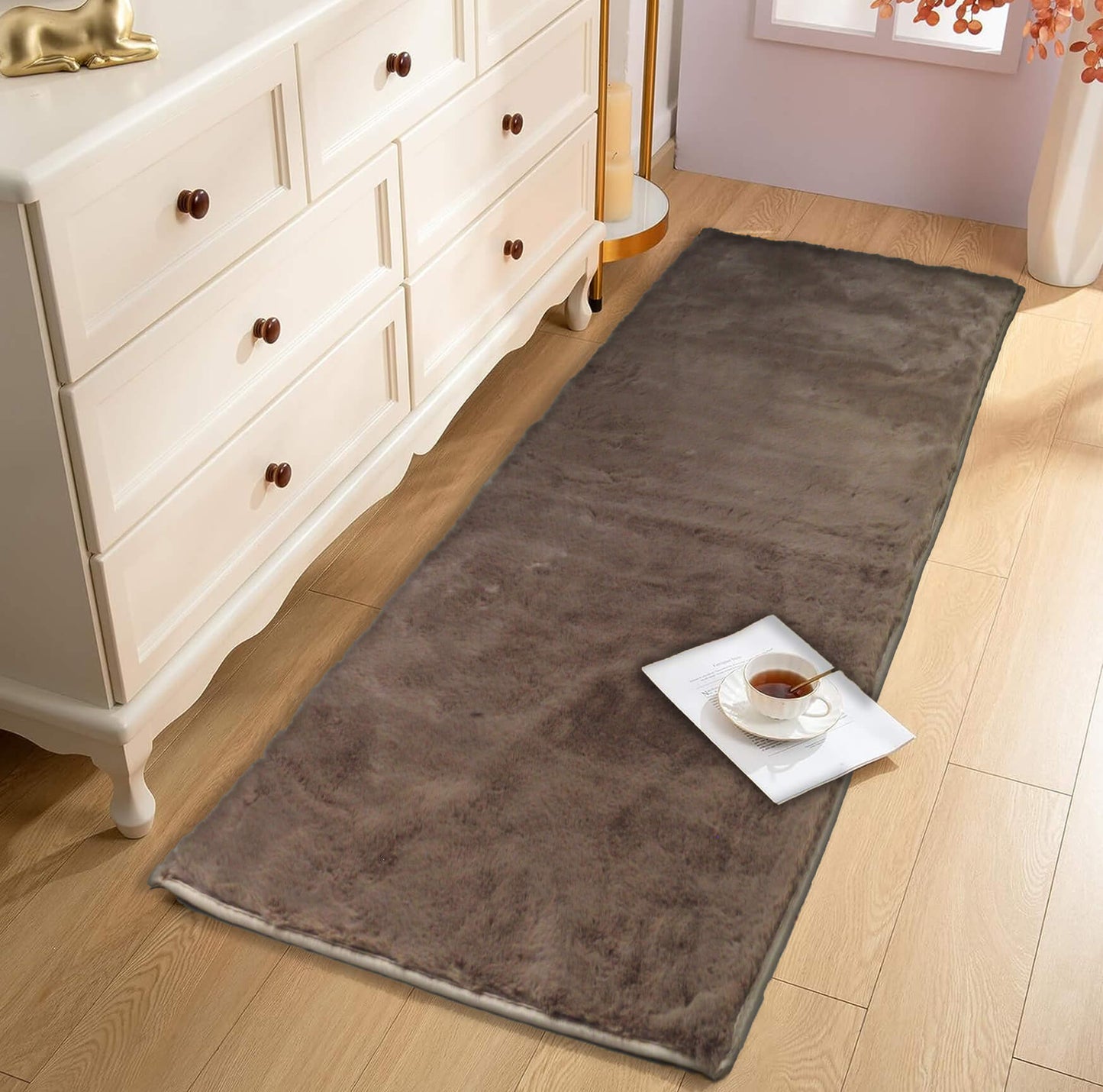 dark beige bed runner